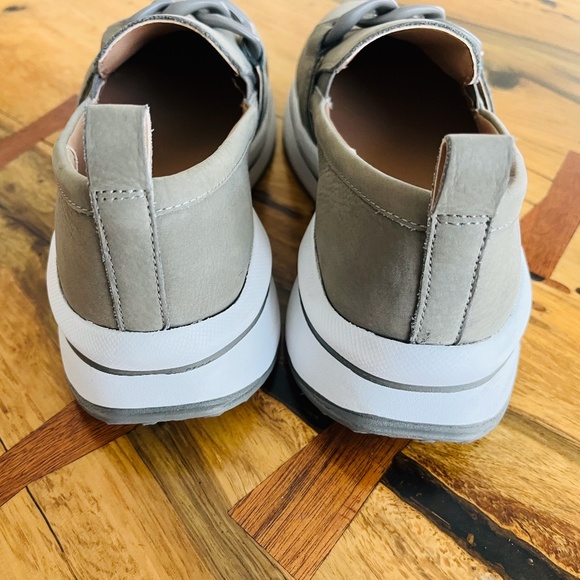 BLONDO Women's Leather WATERPROOF slip ons US 7.5 grey w/Chain detail - Picture 5 of 8